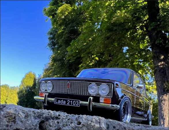 1:18 Lada 2103 / DDR Car - Braun Edition -